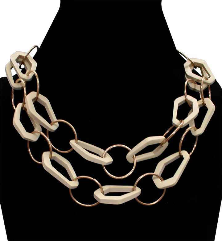 Collier à maillons en bois et métal – Style géométrique