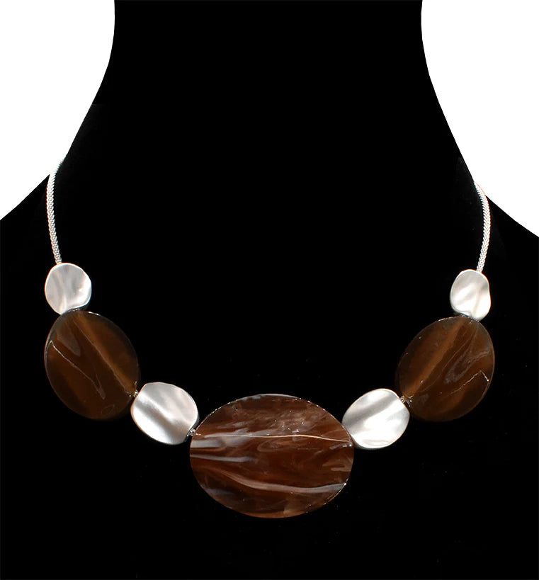 Collier chaîne perles ovales et rondes – Design graphique moderne