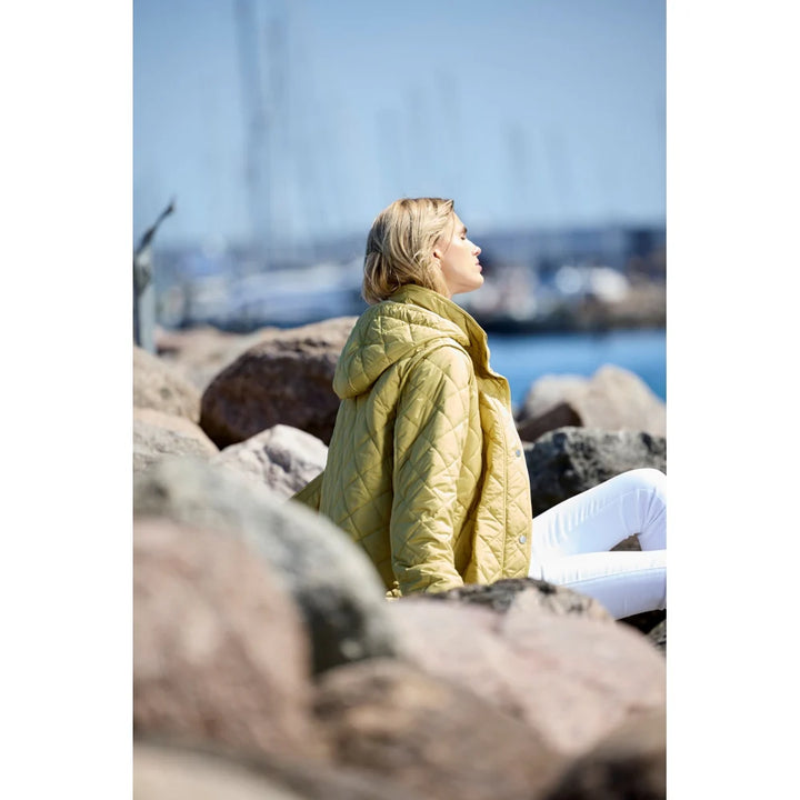 Manteau matelassé Nuk – Style contemporain