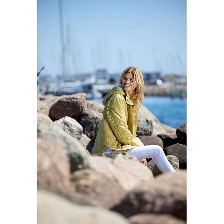 Manteau matelassé Nuk – Style contemporain