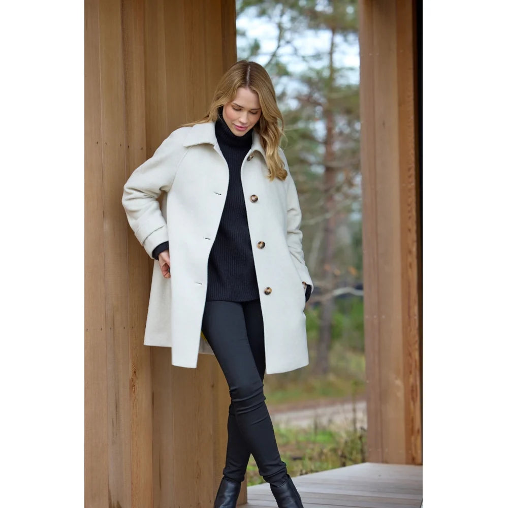 Manteau classique en laine avec isolation thermique - À col classique et détails raffinés