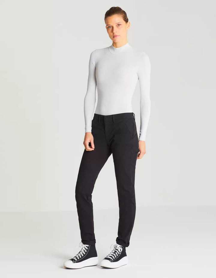 Pantalon ajusté et avantageux