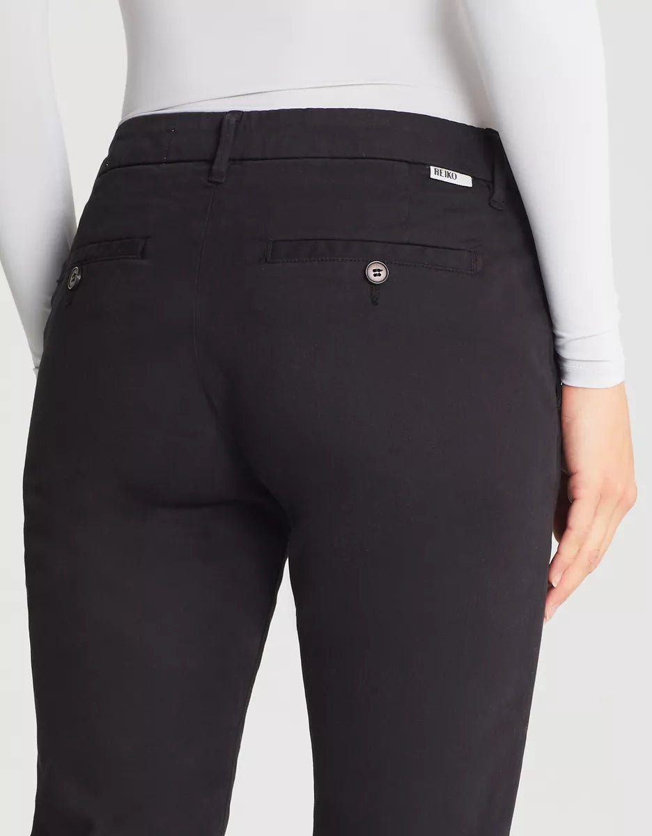 Pantalon ajusté et avantageux