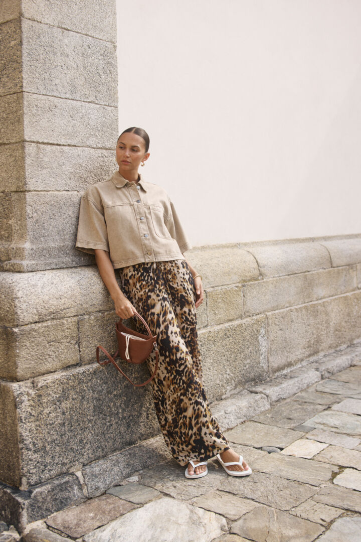 Pantalon facile à enfiler, à l’imprimé léopard audacieux Thora