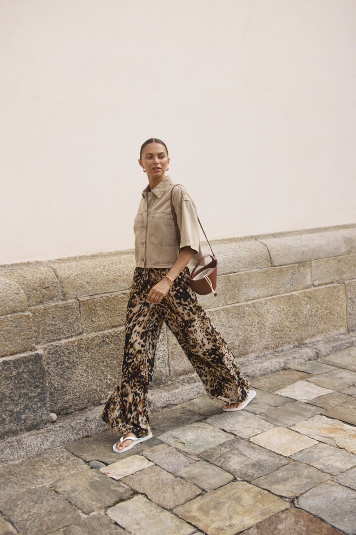Pantalon facile à enfiler, à l’imprimé léopard audacieux Thora