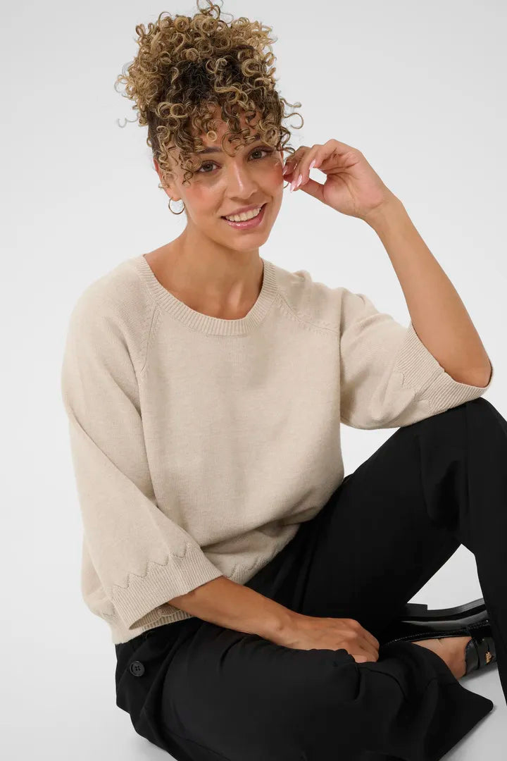 Pull avec détails en v et manches 3/4 Dela