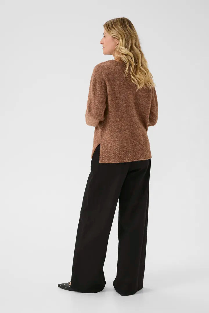 Pull confectionné dans un mélange des tissus les plus doux Blues