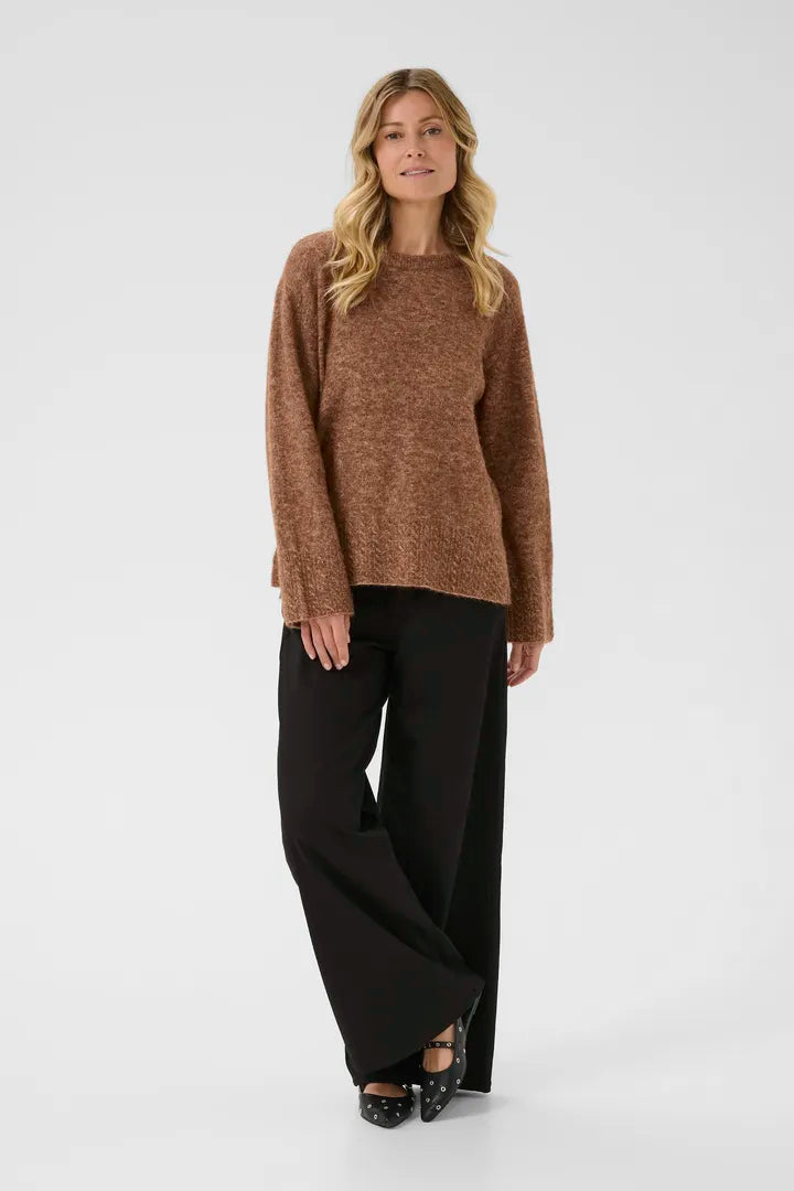 Pull confectionné dans un mélange des tissus les plus doux Blues