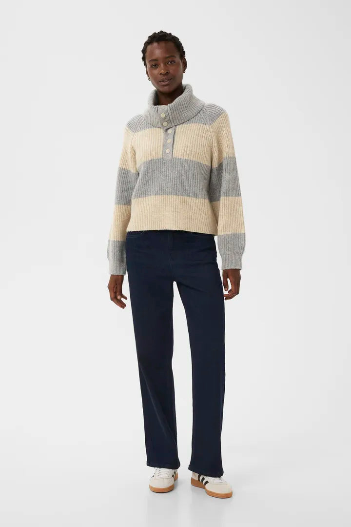 Pull tricoté douillet à col boutonné Simra