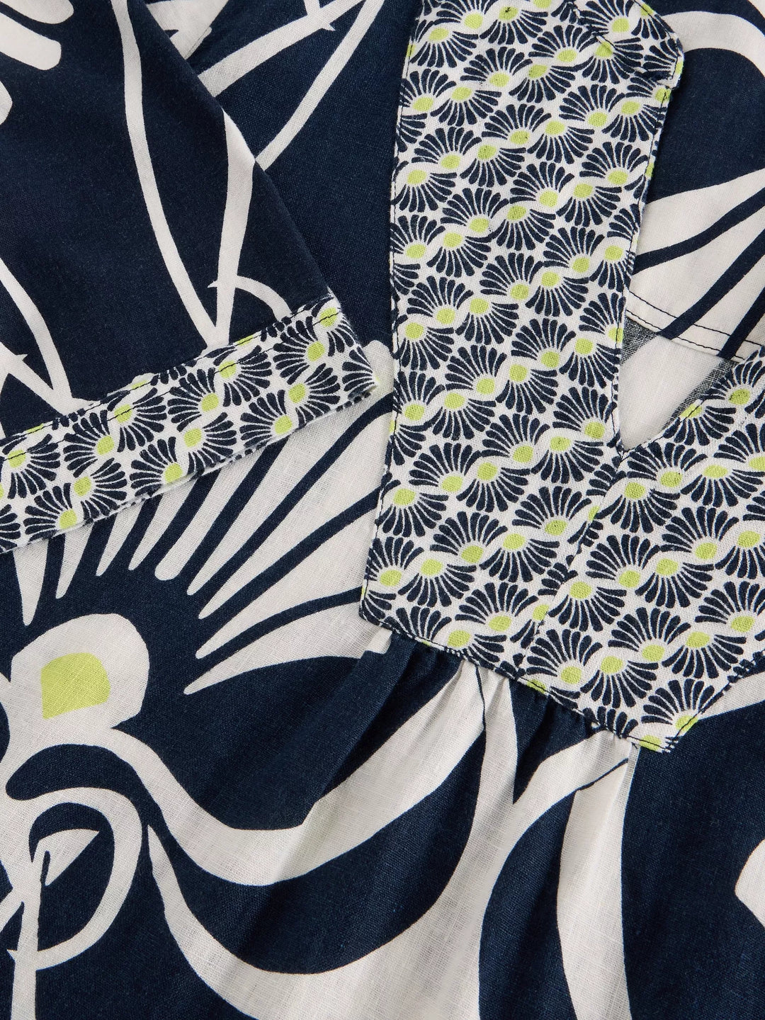 Robe en lin avec un motif de feuillages Ash