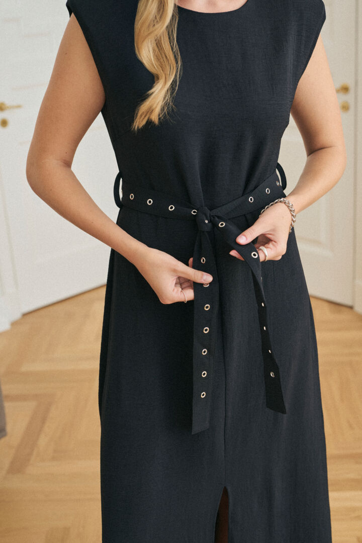 Robe maxi noire, ceinturée avec anneaux métalliques Tessa