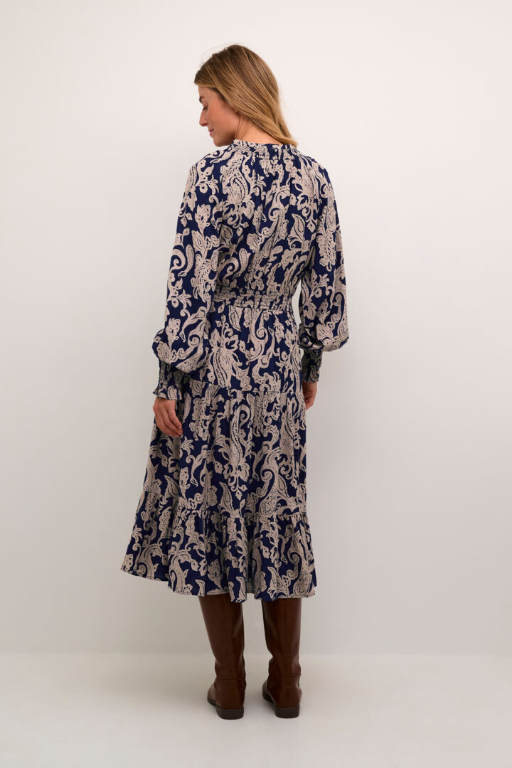 Robe avec imprimé arabesque baroque