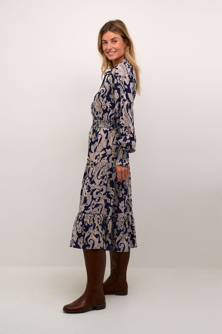 Robe avec imprimé arabesque baroque