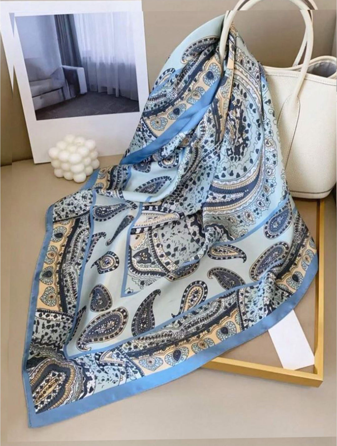 Écharpe à motifs floraux variés – Toucher soyeux