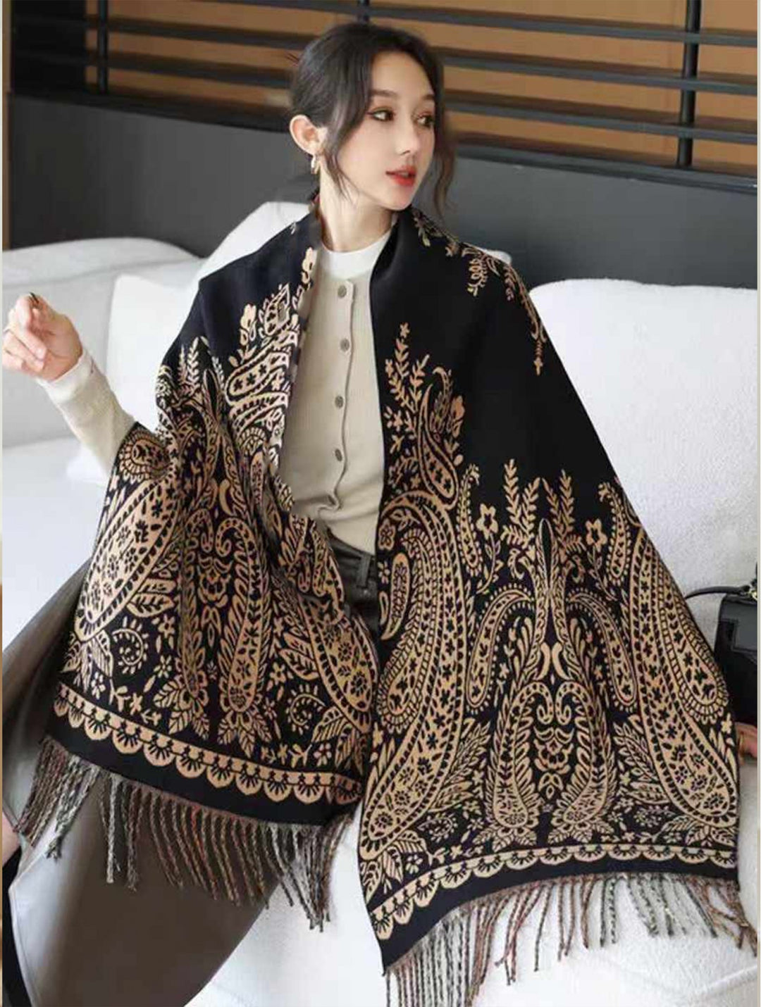 Grand foulard étole à motifs ornementaux - Doux à franges