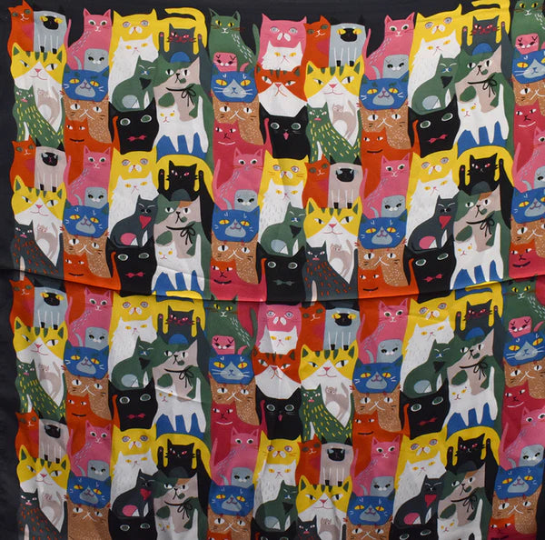 Écharpe carrée à imprimé de chats colorés