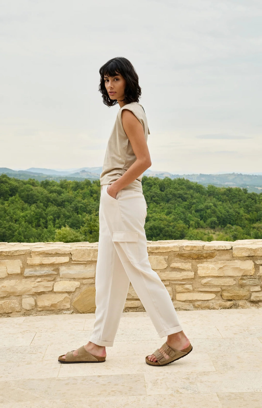 Pantalon cargo fluide à jambes droites - Avec plis et revers aux chevilles
