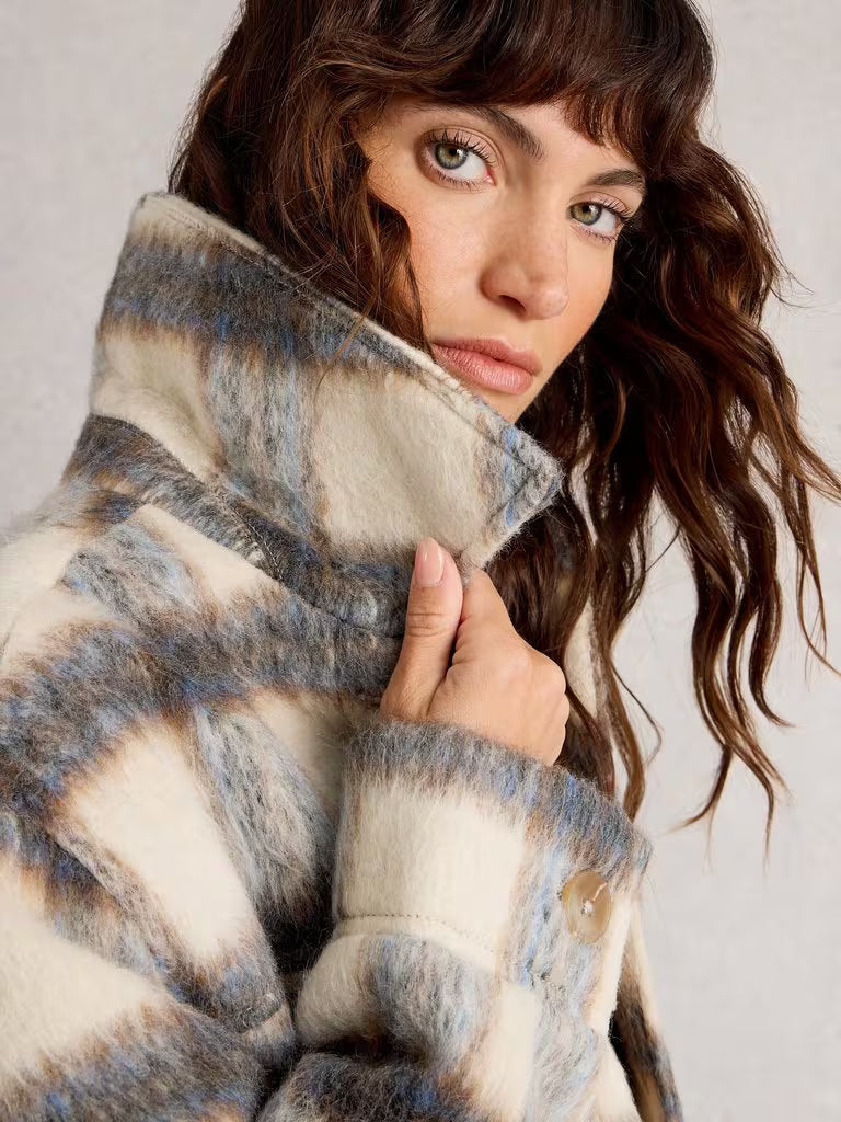 Veste à carreaux moderne