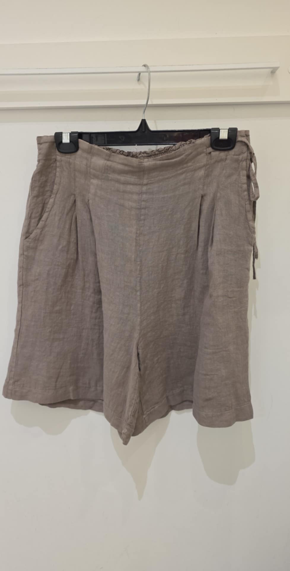 Short taille nouée à boucle latérale