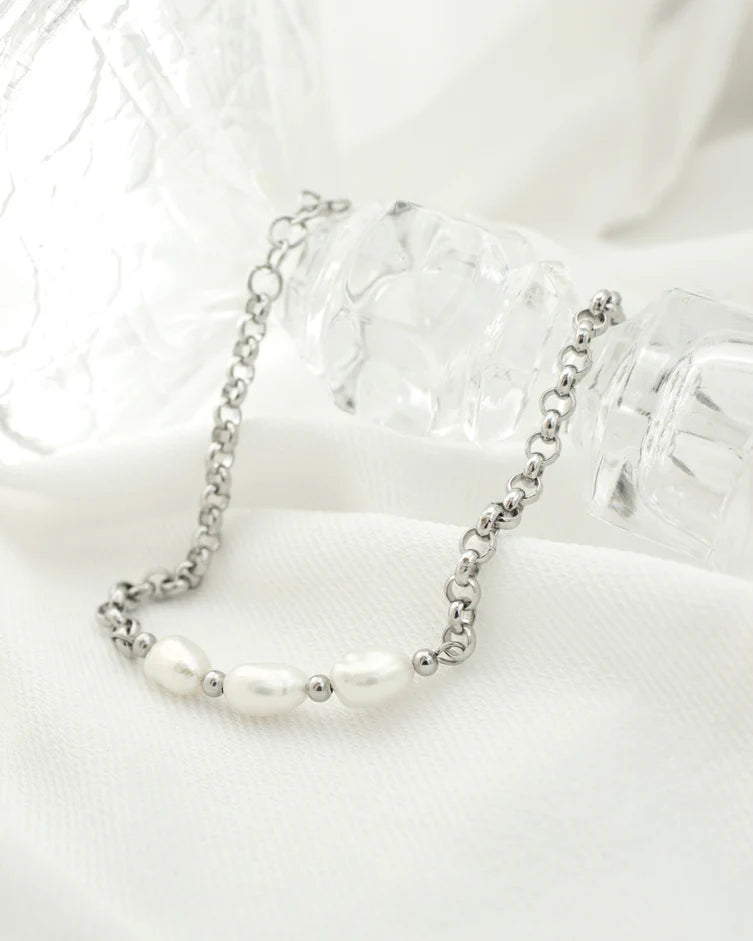 Bracelet délicat orné de trois perles d'eau douce Ivory - Chaîne acier inoxydable