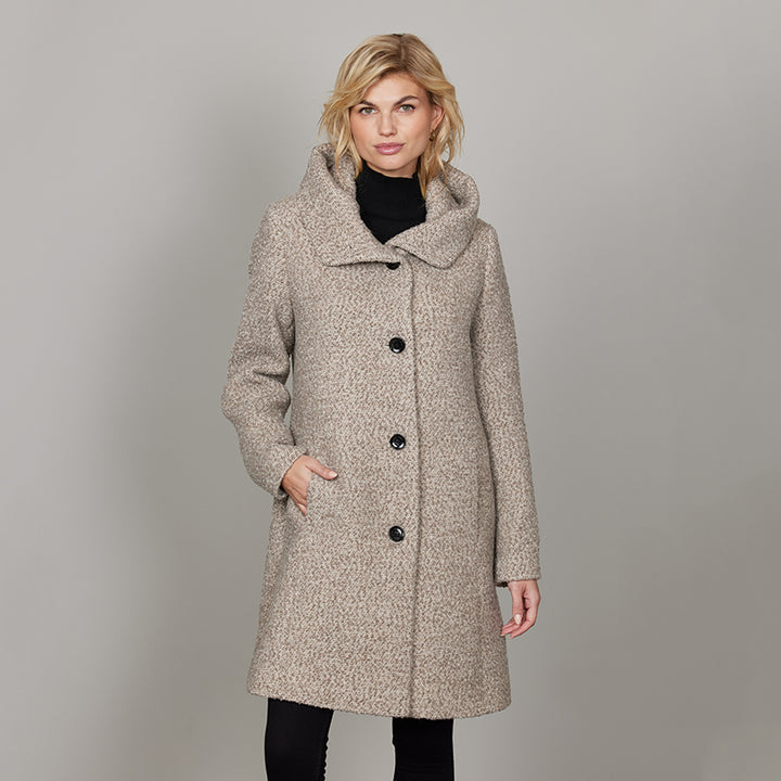 Manteau col haut en laine bouclée