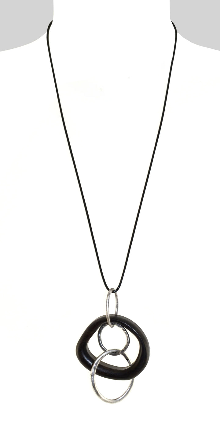 Collier pendentif anneaux bois d'acajou et métal argenté - Sautoir ajustable
