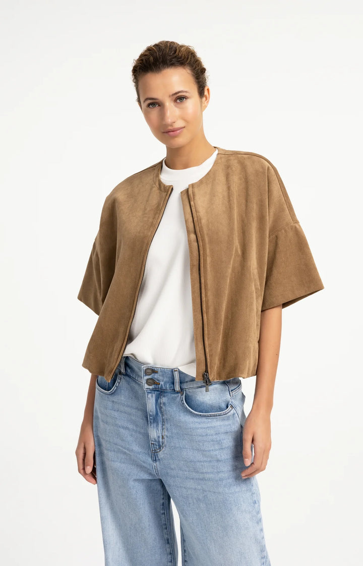 Veste en suédine à manches courtes  - Oversize au style moderne et texturé