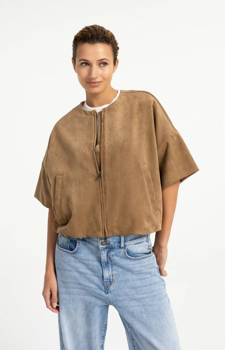 Veste en suédine à manches courtes  - Oversize au style moderne et texturé