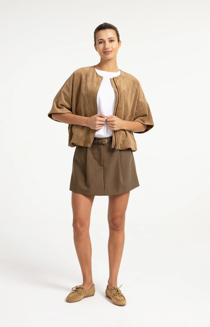 Veste en suédine à manches courtes  - Oversize au style moderne et texturé