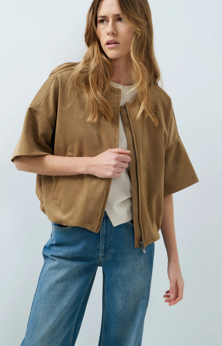 Veste en suédine à manches courtes  - Oversize au style moderne et texturé