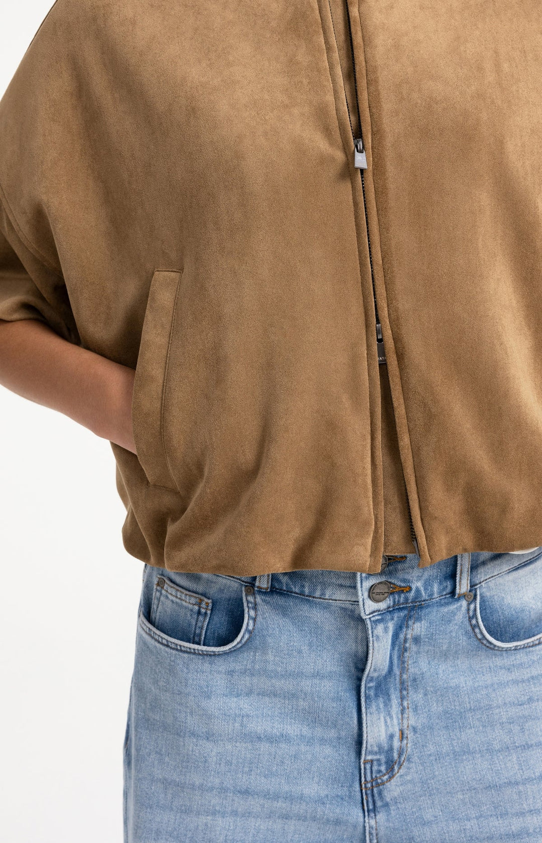 Veste en suédine à manches courtes  - Oversize au style moderne et texturé