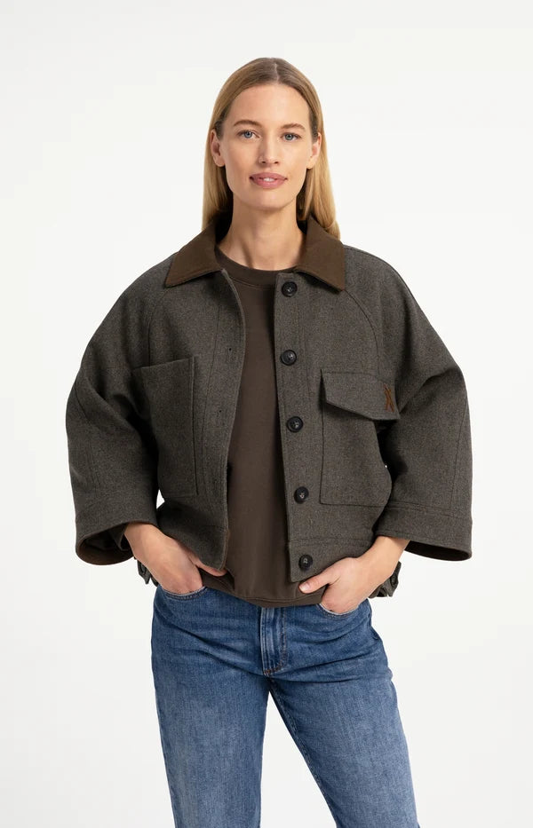 Veste courte oversize à col contrastant - En mélange de laine