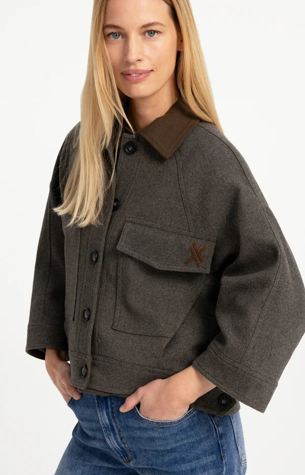 Veste courte oversize à col contrastant - En mélange de laine