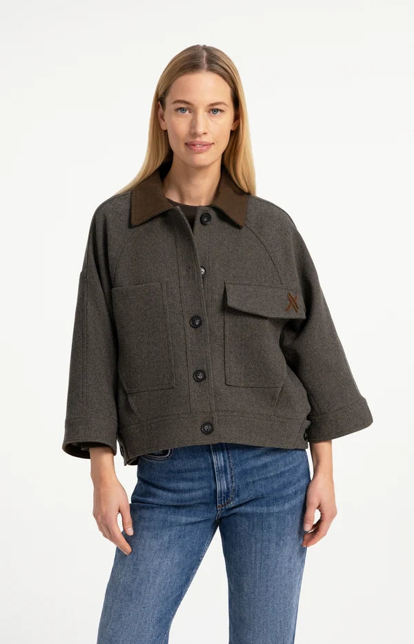 Veste courte oversize à col contrastant - En mélange de laine