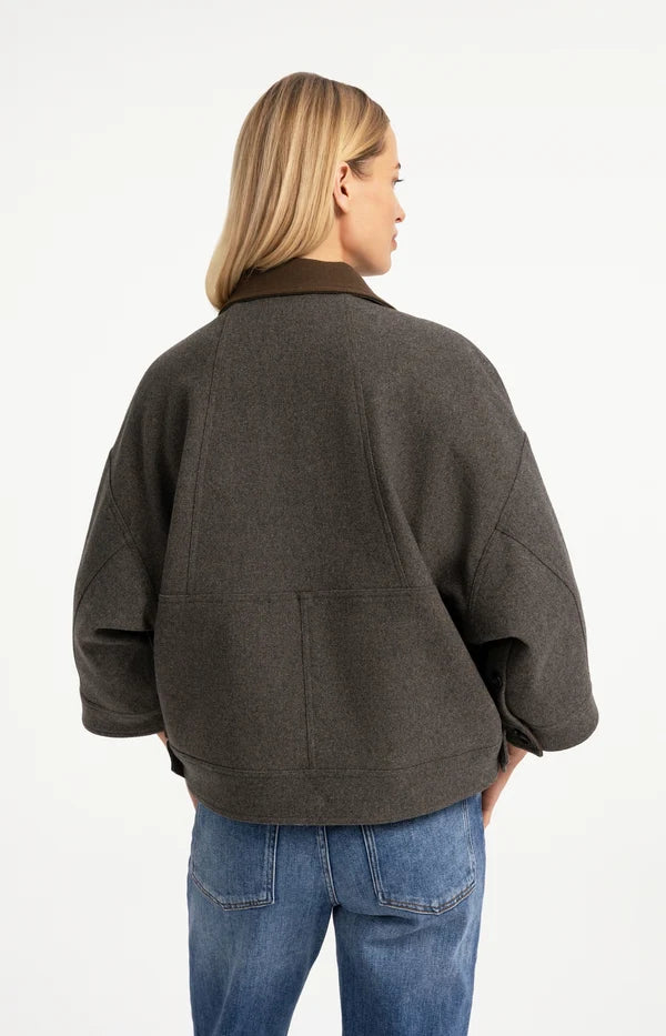 Veste courte oversize à col contrastant - En mélange de laine