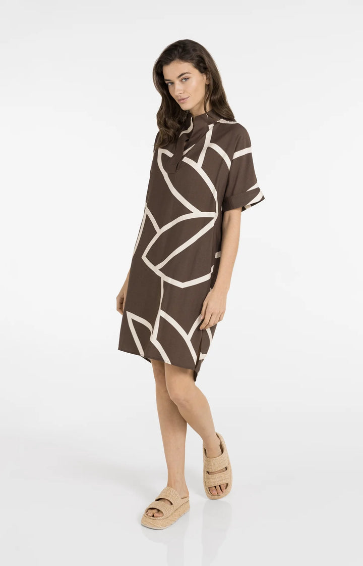 Robe mi-longue imprimée à coupe ample - Avec col polo en V et revers aux manches