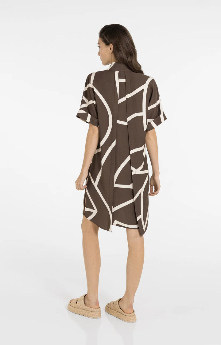 Robe mi-longue imprimée à coupe ample - Avec col polo en V et revers aux manches