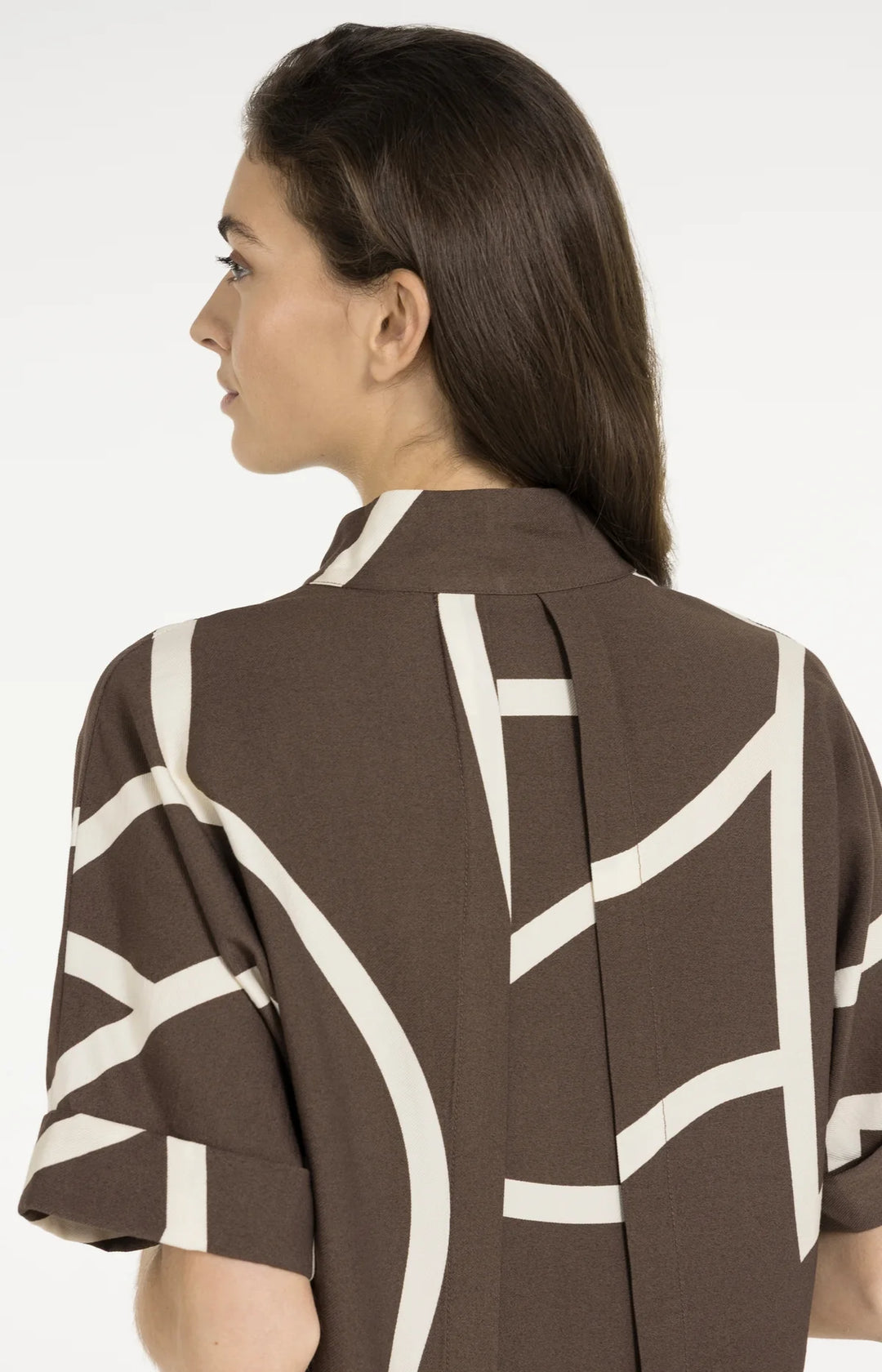 Robe mi-longue imprimée à coupe ample - Avec col polo en V et revers aux manches