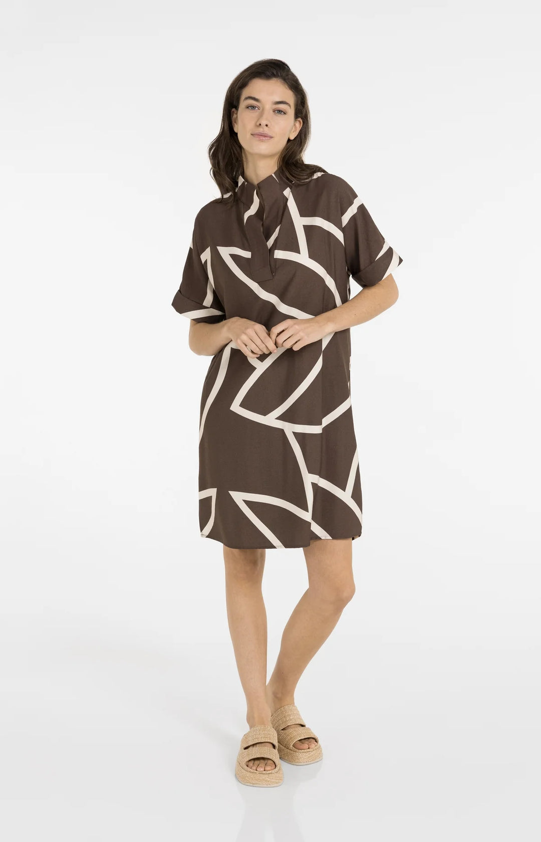 Robe mi-longue imprimée à coupe ample - Avec col polo en V et revers aux manches