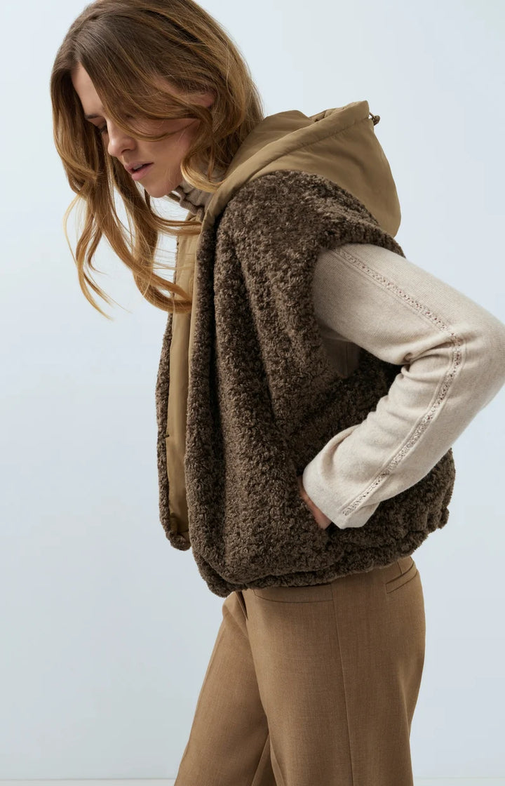 Plastron réversible en fausse fourrure et nylon  - À capuche intégrée