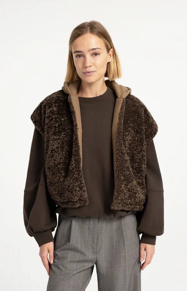 Plastron réversible en fausse fourrure et nylon  - À capuche intégrée