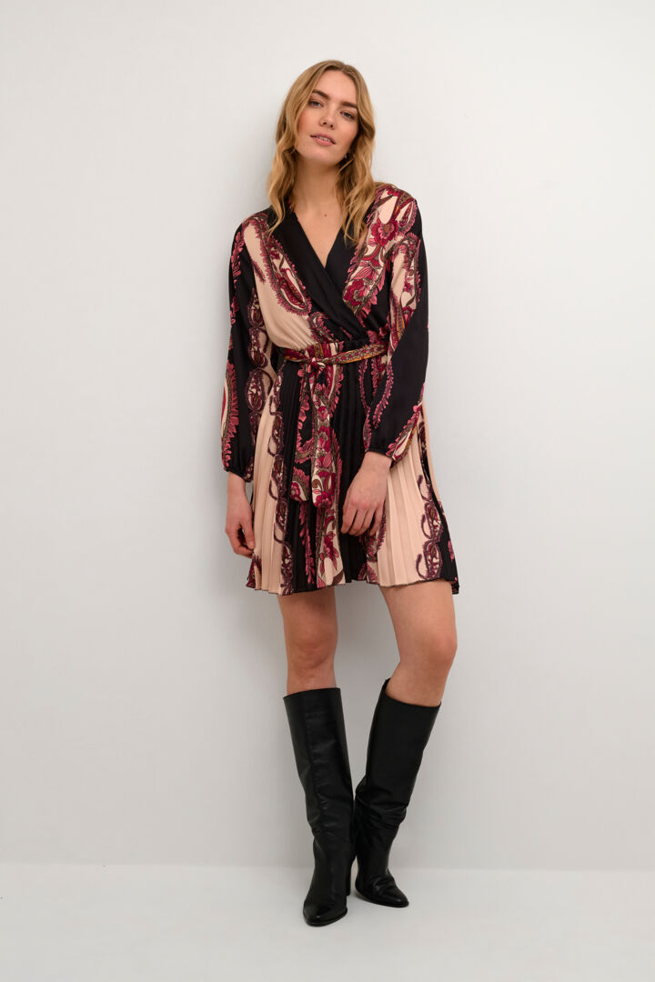 Robe fini satin avec motifs abstraits