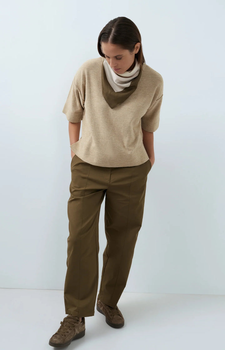 Foulard carré en satin twill avec imprimé bordure - Style élégant et contemporain