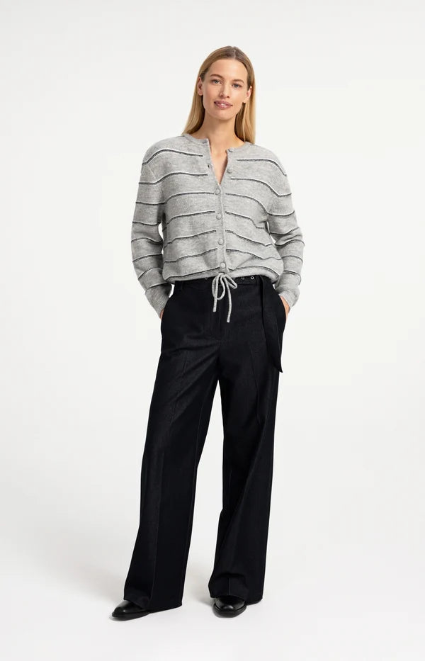 Gilet tricoté à rayures et lien de serrage - Coupe classique équilibrée