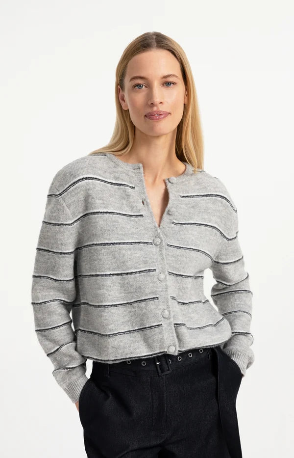 Gilet tricoté à rayures et lien de serrage - Coupe classique équilibrée