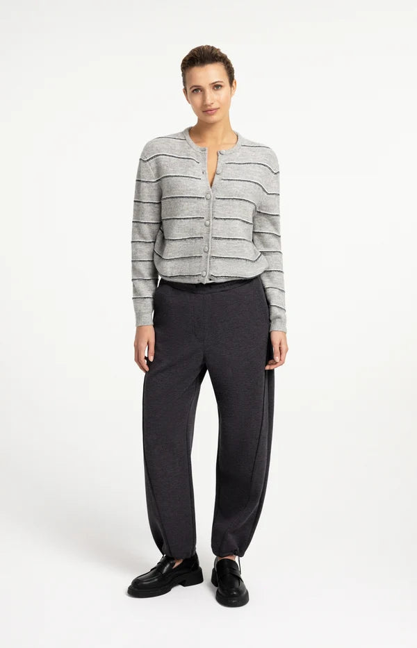Gilet tricoté à rayures et lien de serrage - Coupe classique équilibrée