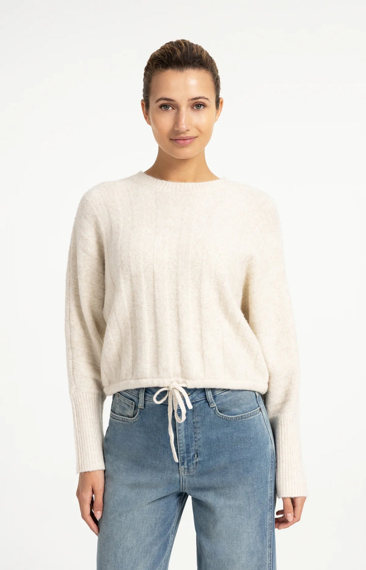 Pull en maille côtelée à emmanchures chauve-souris et cordon - Au style moderne