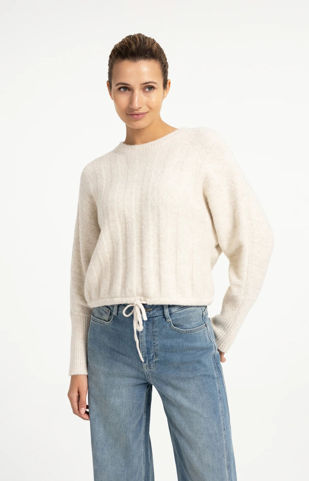 Pull en maille côtelée à emmanchures chauve-souris et cordon - Au style moderne