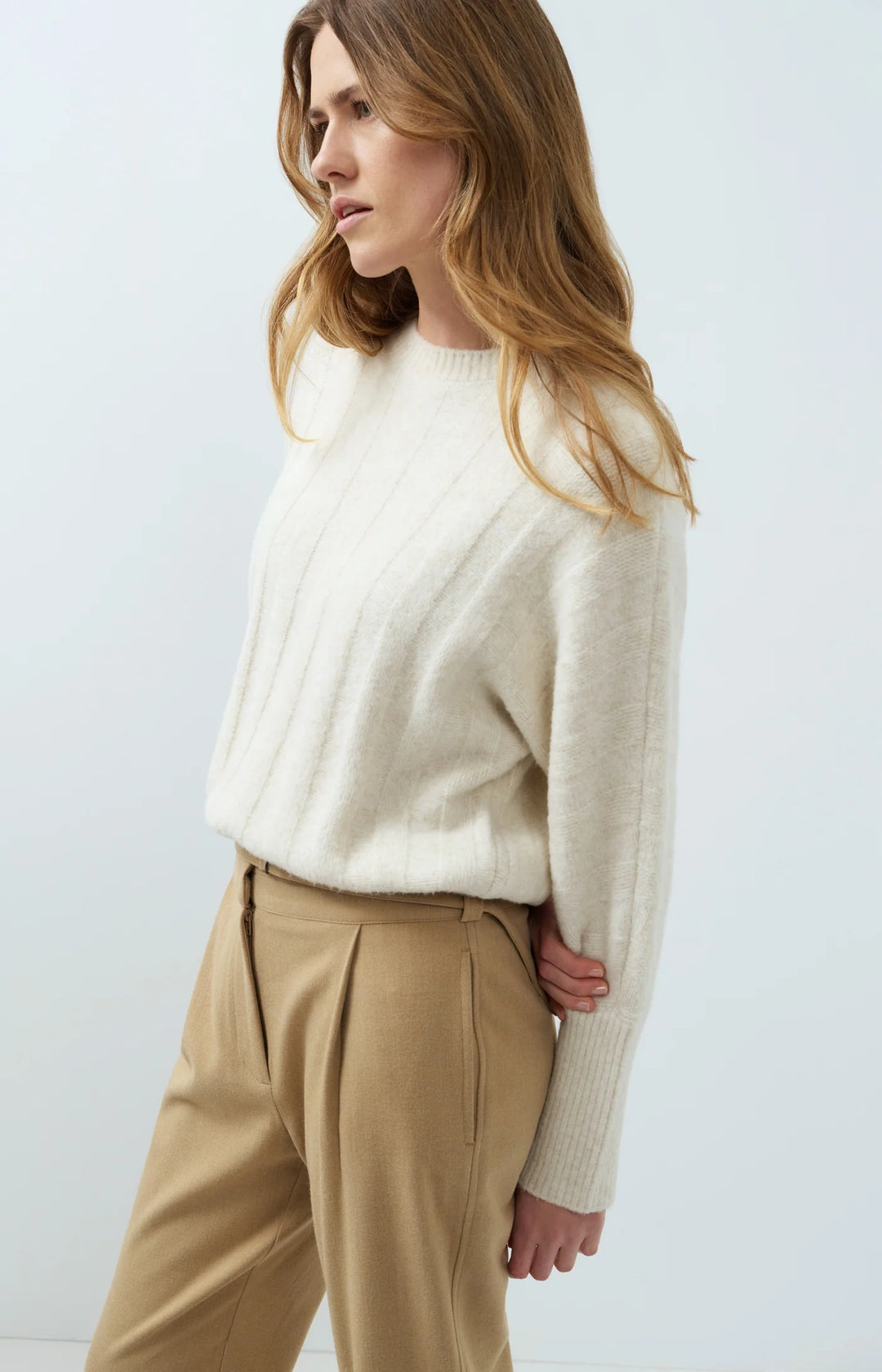 Pull en maille côtelée à emmanchures chauve-souris et cordon - Au style moderne