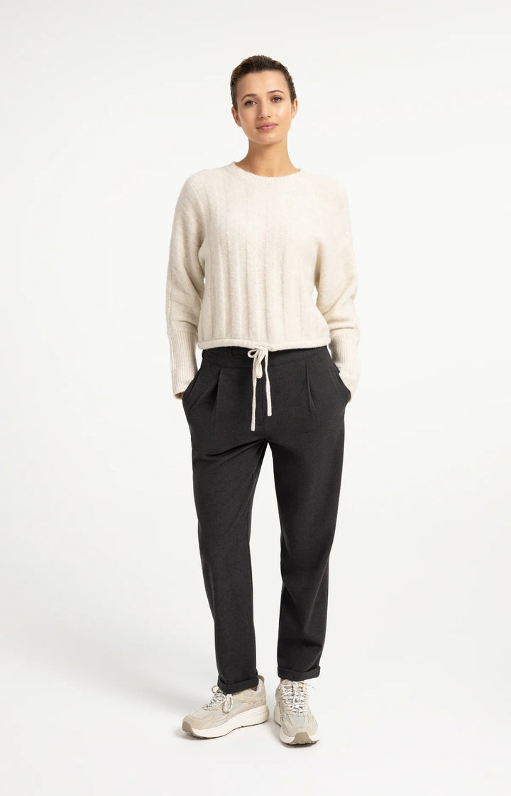 Pull en maille côtelée à emmanchures chauve-souris et cordon - Au style moderne